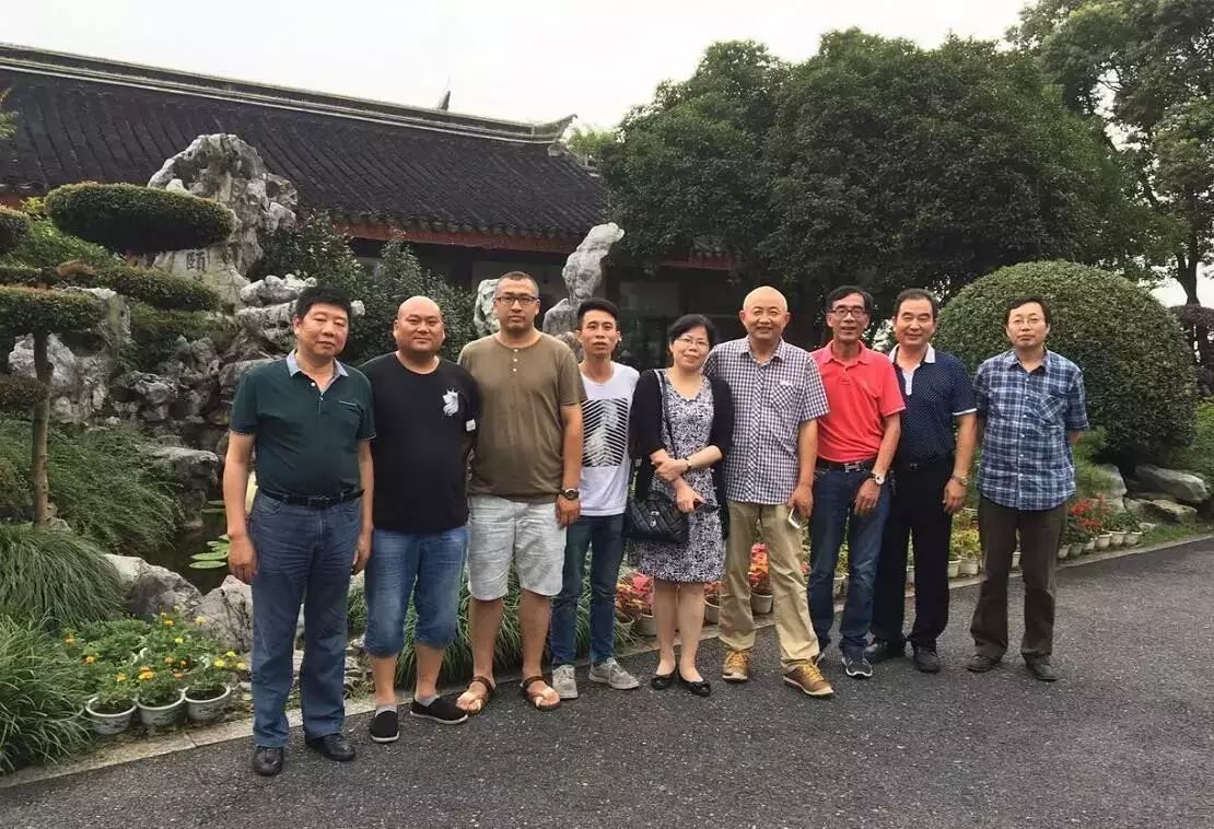 O presidente Liu Guofang é convidado a participar na formulação de padrões da indústria pela Associação Têxtil
