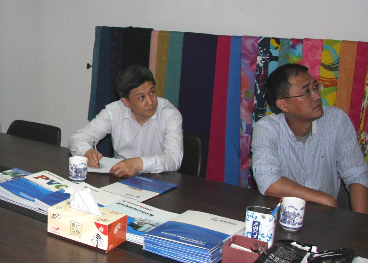 Em 19 de abril de 2017, o Diretor Ling Yun da Comissão Provincial de Economia e Informação visitou a Meige Machinery para inspeção e orientação