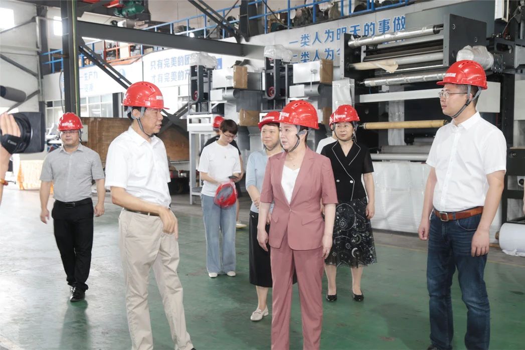 Li Saiwen, Presidente da Conferência Consultiva Política Distrital, e sua delegação foram à Meige Machinery para realizar uma atividade de condolências 