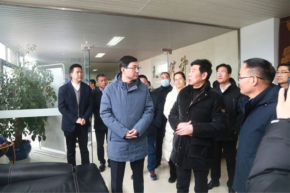 Yang Zewei, vice-secretário do Comitê Distrital de Lin'an e prefeito distrital, visitou a Meige Machinery para investigar e retomar o trabalho e a produção